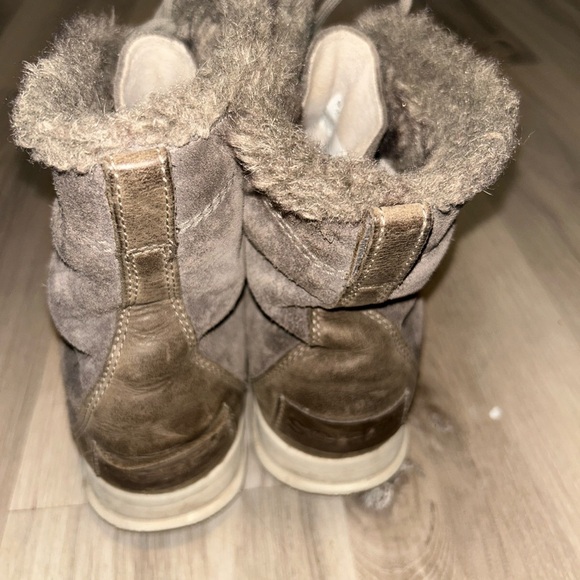 Sorel Black and Cream Fur-Lined Boots - Picture 4 of 8